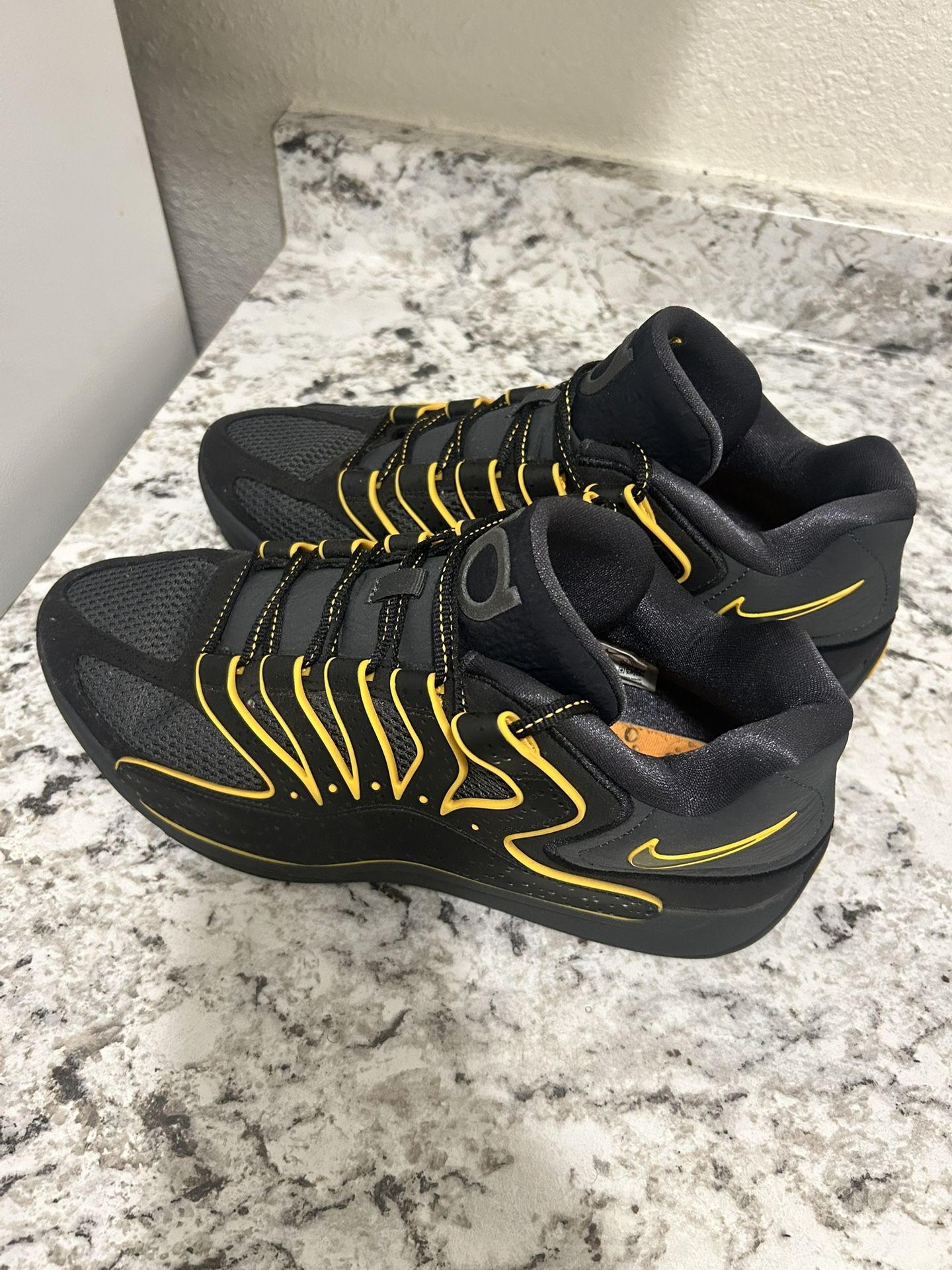 Nike Shoes ( Kevin Durant 18 )