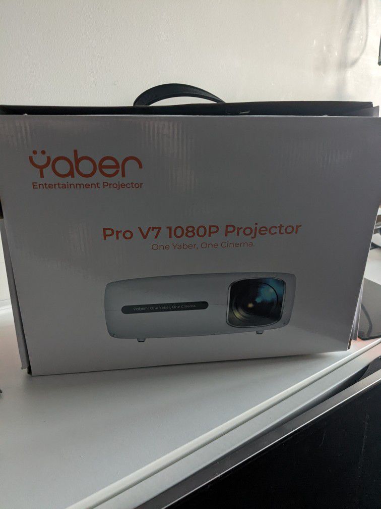 Yaber Pro V7 1080i Projector for Sale in Chicago, IL - OfferUp
