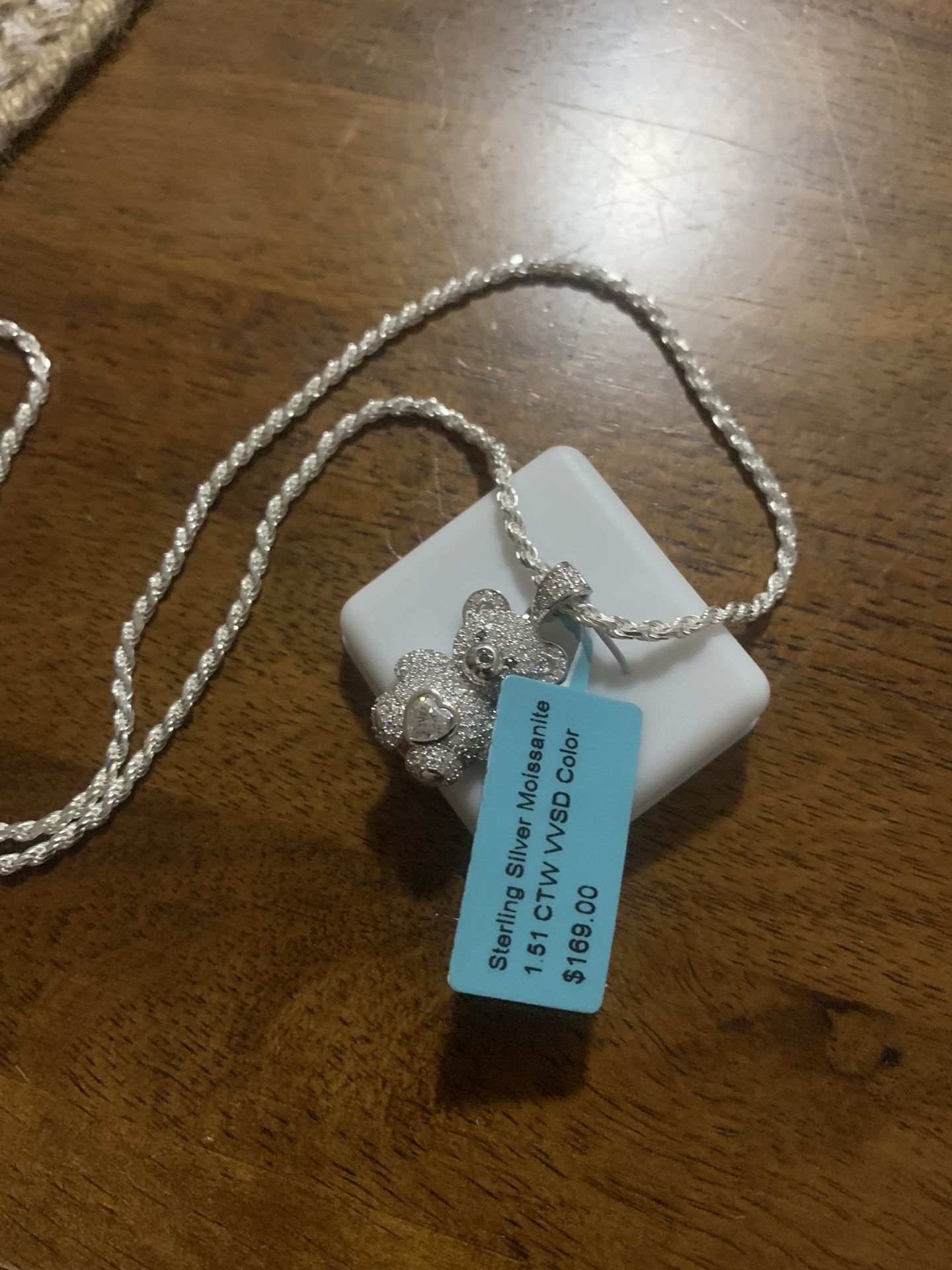 18” Rope Chain And Pendant.