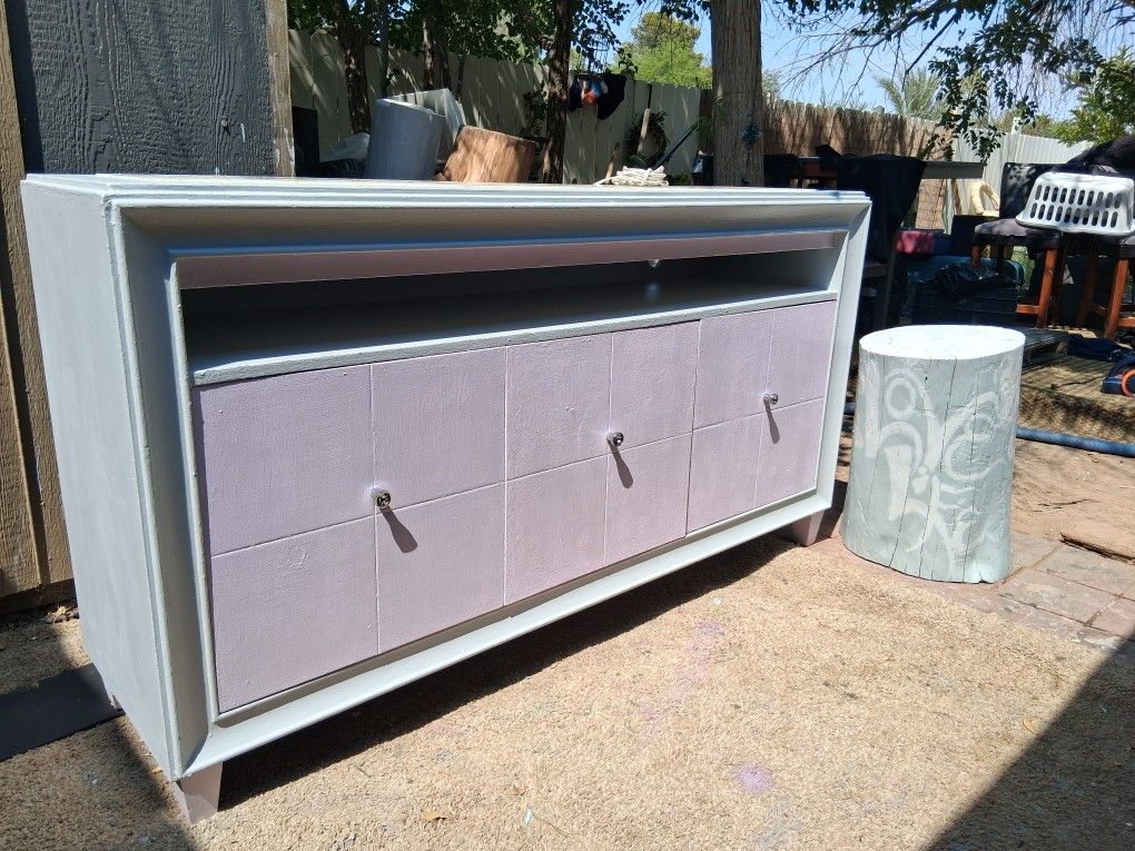 $150 MEDIA CENTER W/LIGHT UP STONE TOP
