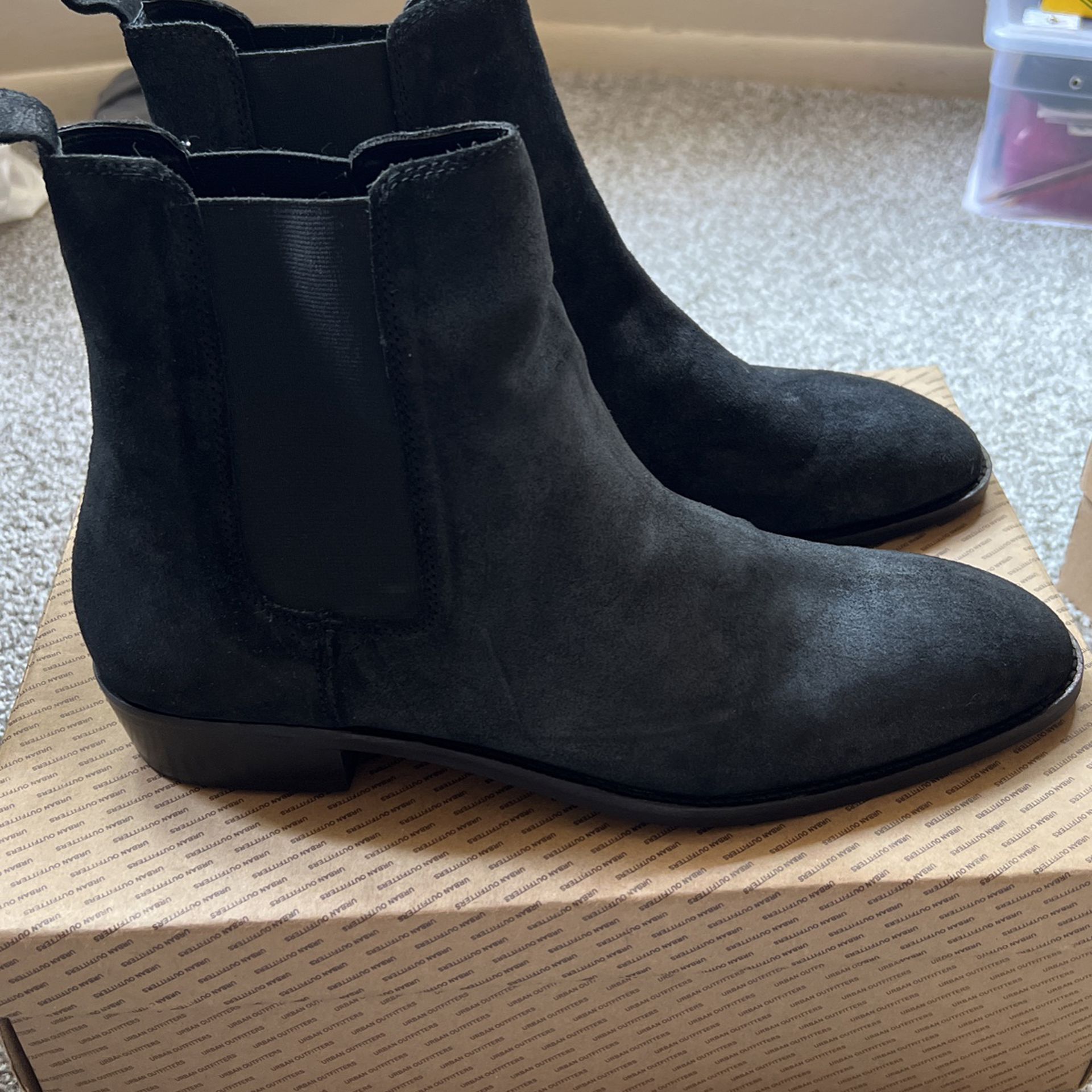 Black Oiled UO Chelsea Boots 