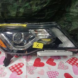 2017-19 Nissan Parthfinder Right Headlight 