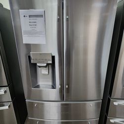 28 cu. ft. 4-Door French Door Smart Refrigerator with
Ice and Water Dispenser in PrintProof Stainless Steel