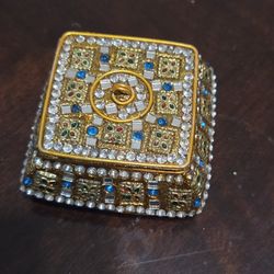 decorative lac (or lakh) trinket box, a sindoor dani