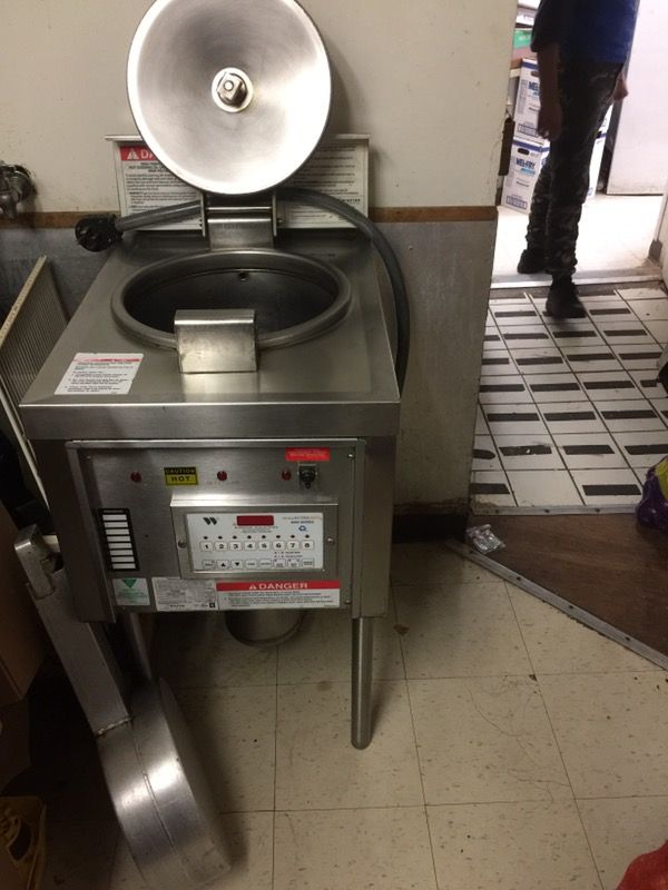 Collectramatic 8000 series pressure fryer
