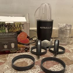 NUTRI BULLET BLENDER