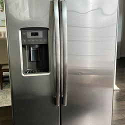 GE 25.9 CU FT Refrigerator , Stainless Steel 