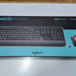 Logitech MK520 Advanced Wireless Keyboard and Mouse Combo Bundle