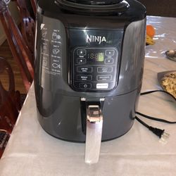 Brand New Ninja 4qt Air Fryer Tested Works Perfectly when you come ill fully test it for you  Retail price $120 at target