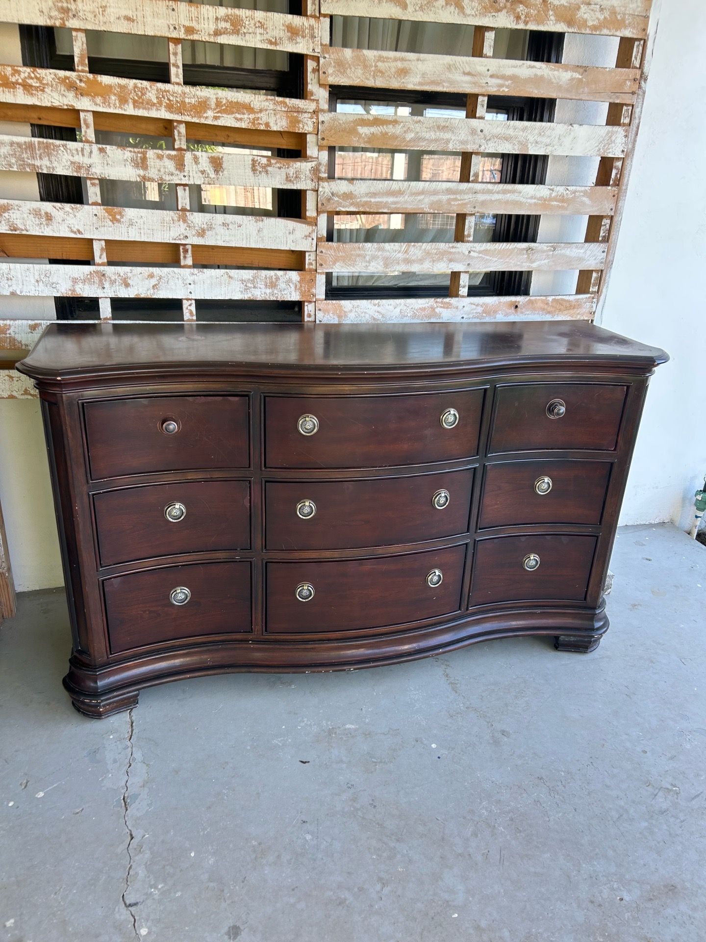 Dresser