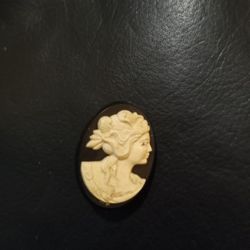 Vintage Cameo Brooch black and white Pendant