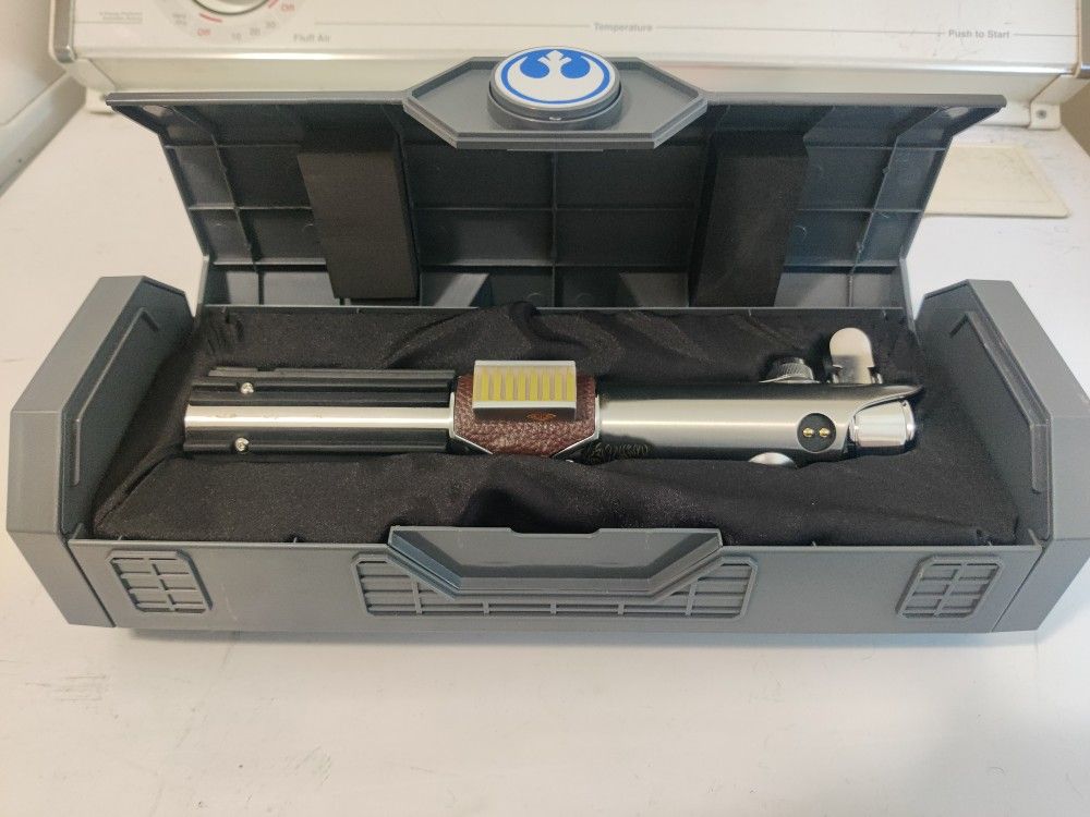 Star Wars Galaxy's Edge Legacy Lightsaber Hilt (Skywalker)