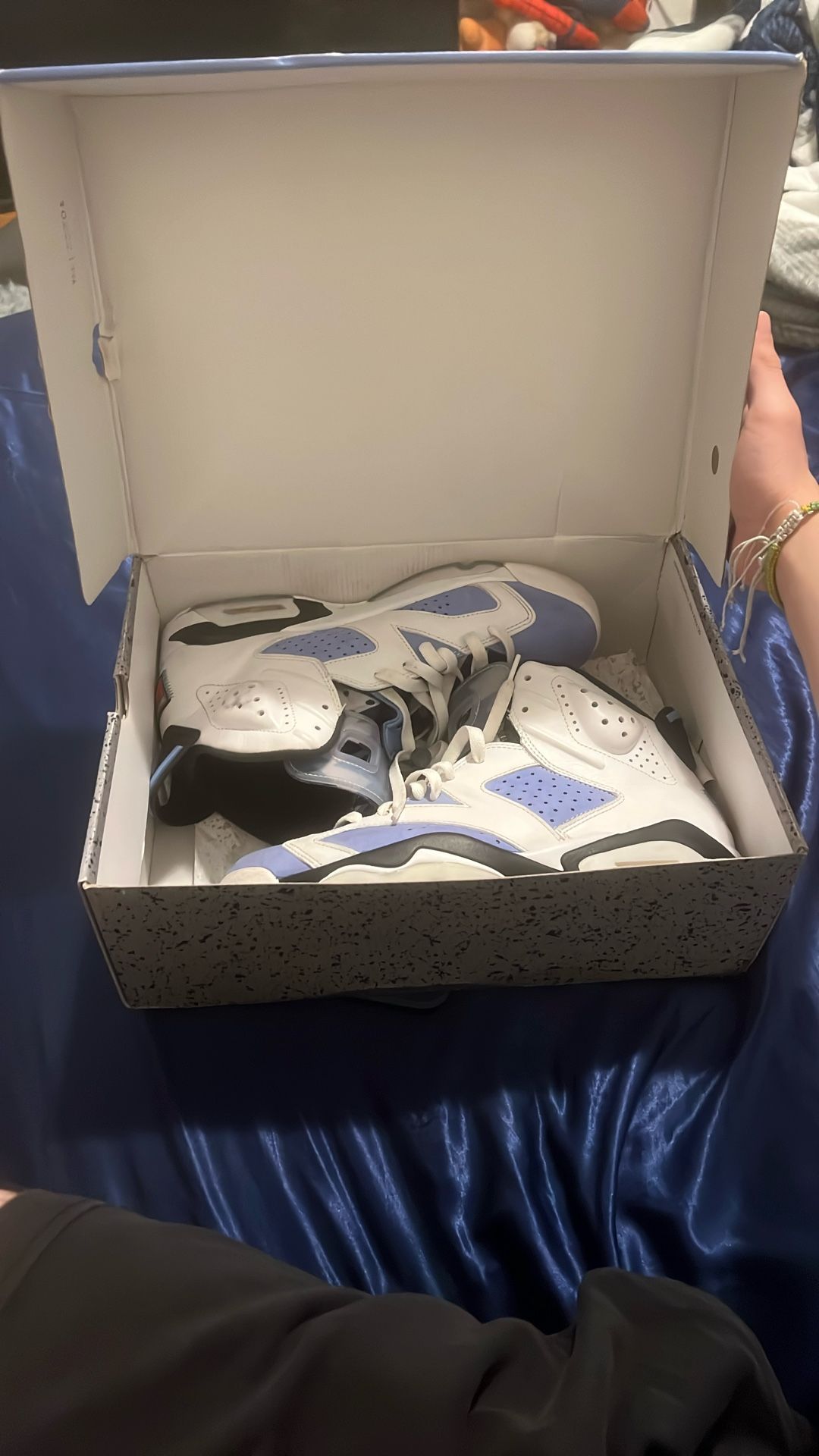 Air Jordan Retro 6 University Blue