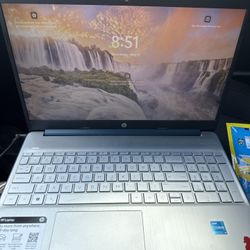 HP 15-dy2792wm – Core i3, 8GB RAM, 256GB SSD – Mint Condition + Charger