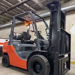TOYOTA 2019 forklift 5500 lb,side shift , PNEUMATIC TIRES 