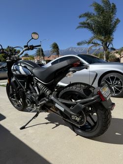 2023 Ducati Scrambler Dark sport 800