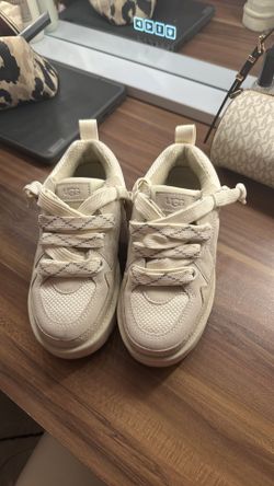 Ugg shoes size 3in kids