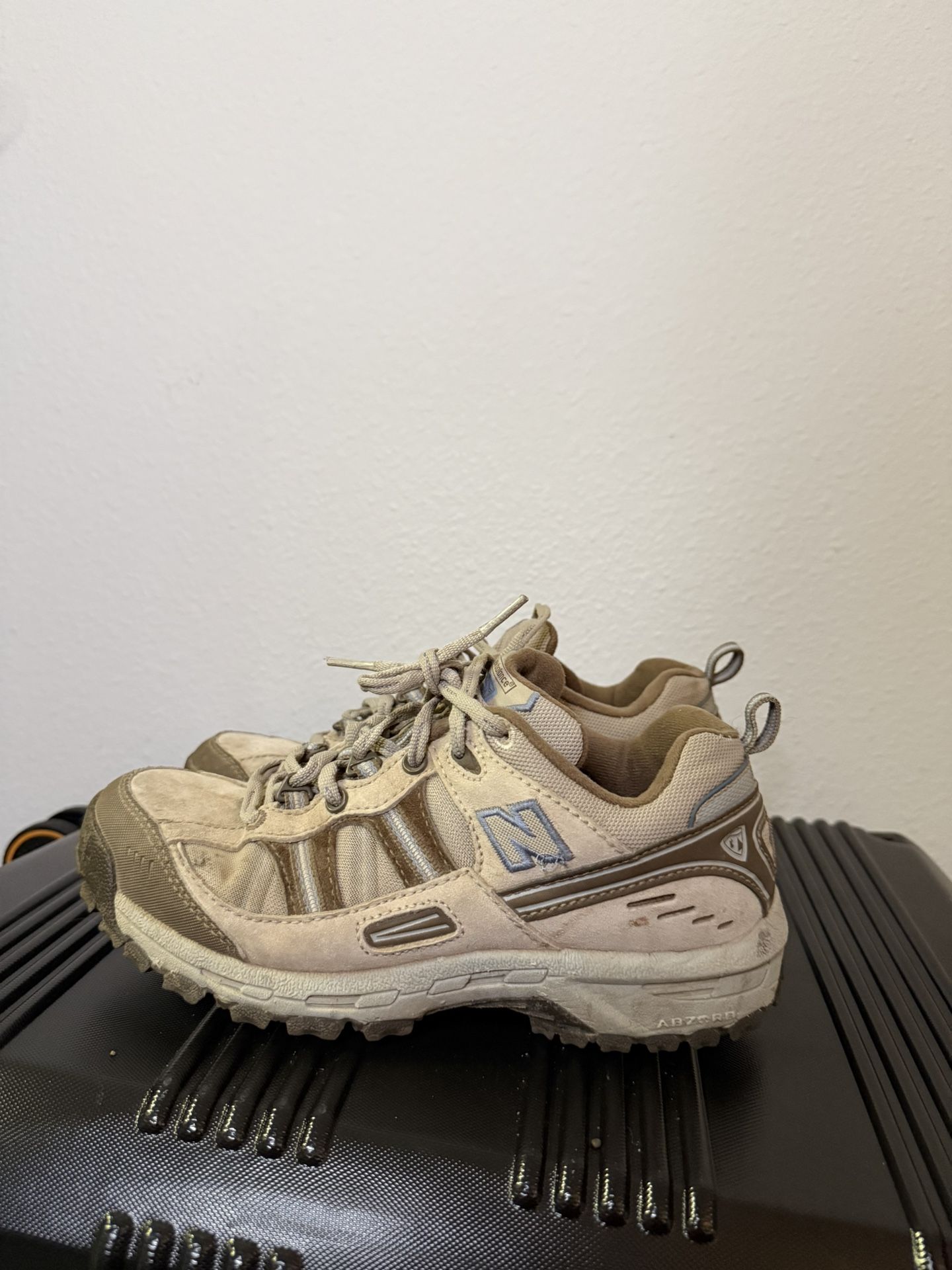 CLOSET SALE/ New balance Sneakers 