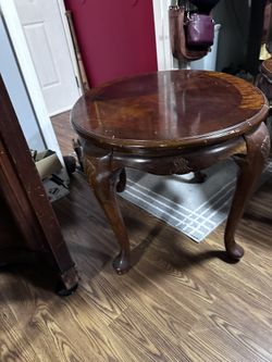 Universal Furniture Round Side Tables (Pair) – Made in Singapore – Vintage Queen Anne Style