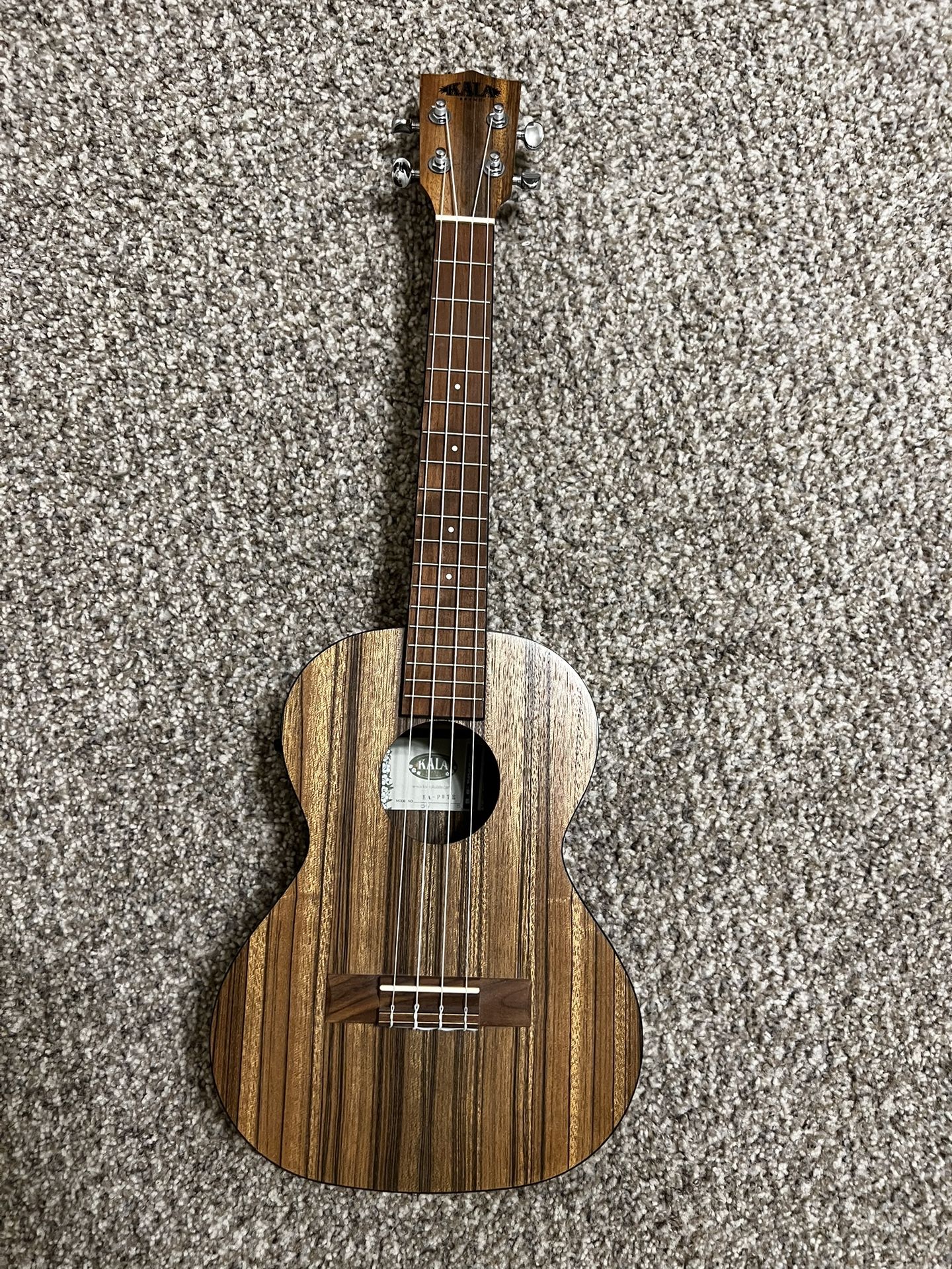Ukulele (KA-PWT) Kala Pacific Walnut Satin Tenor