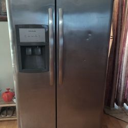 Fridgidair Refrigerator