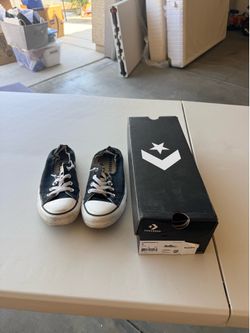 Converse Chuck Taylor All Star Low Top – Women Size 9
