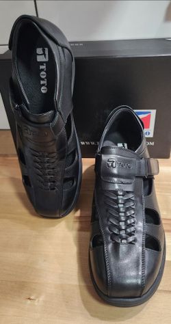 TOTO Black Leather Sandals with Velcro Strap Size 8