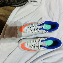 Women's Size 6 Spikes