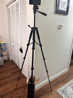 Professional Tripod, Heavy Duty. Can Go Up To 6 Feet.  New
