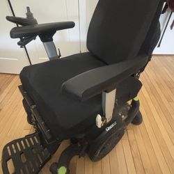 Quickie Q500m Powerchair