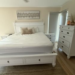 Hilton Head White 5 Piece King Set - No Mattress 