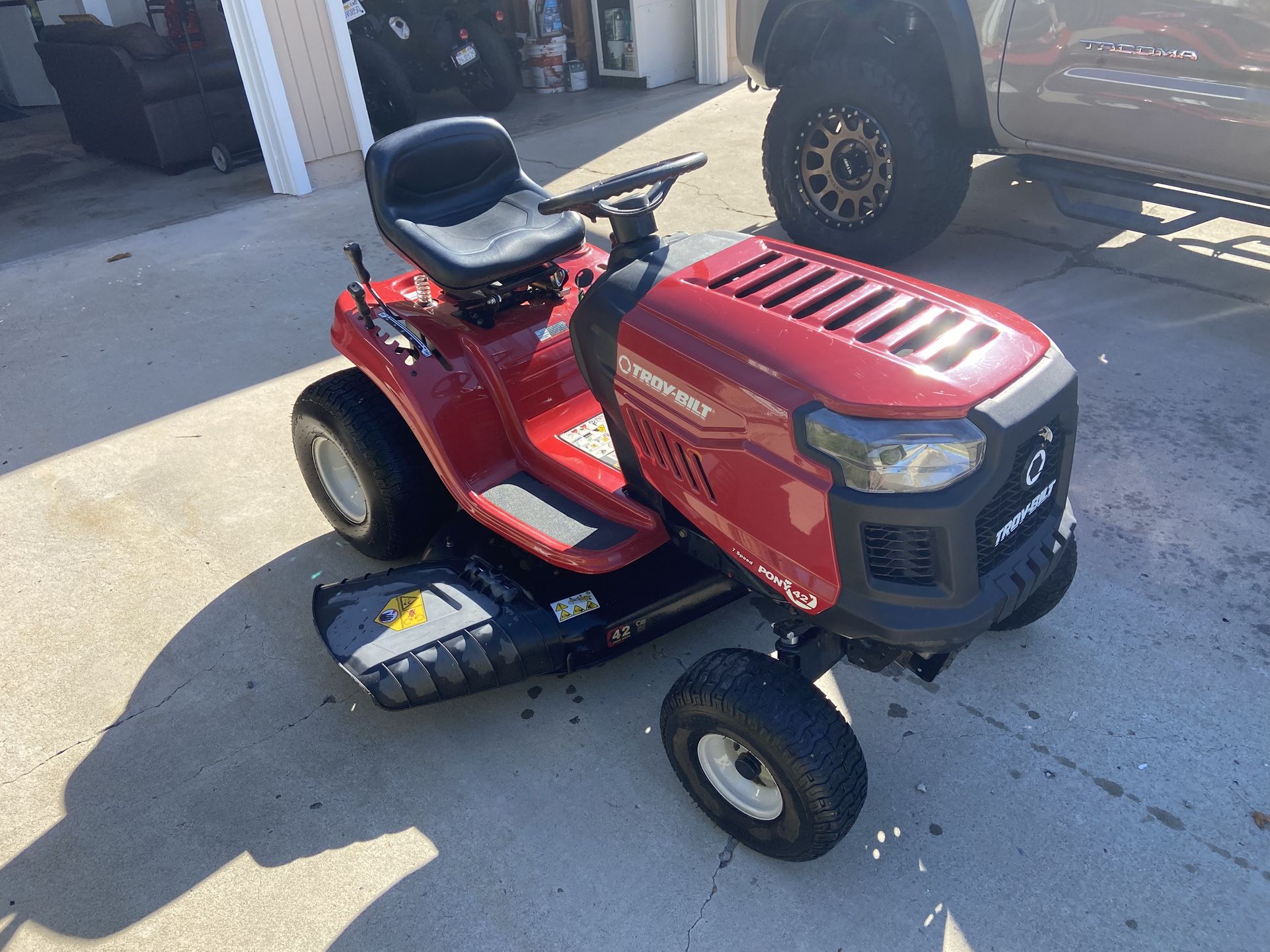 Troy-Bilt Pony 42 Lawn Tractor