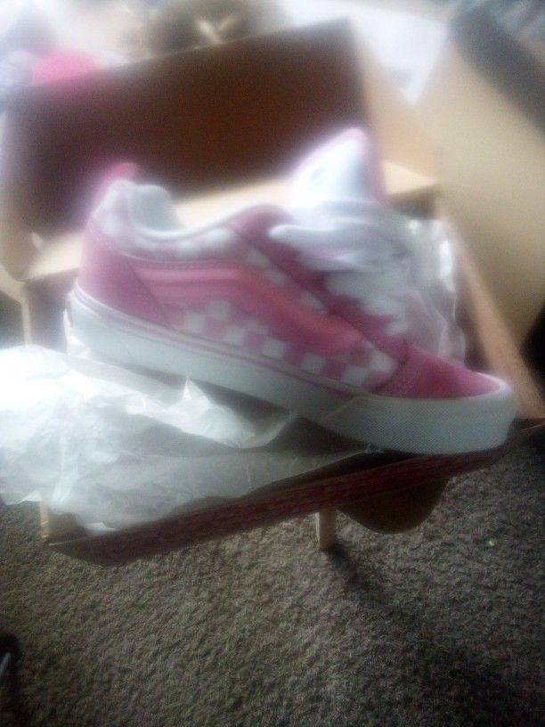 BRAND NEW GIRLS VANS SIZE 3
