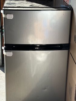 Mini fridge