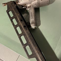 2 Hitachi NR83A2 Framing Nailers