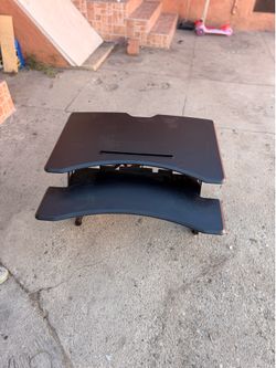 Computer desk
