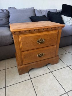 Vintage Solid Oak 2-Drawer Nightstand / End Table