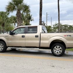 FORD F-150 XLT 
