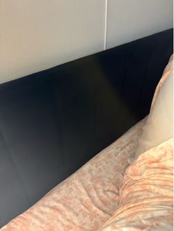 Queen bedframe