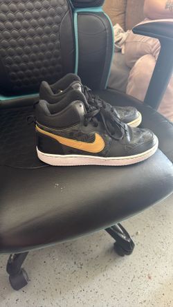 Nike Court Borough Mid 