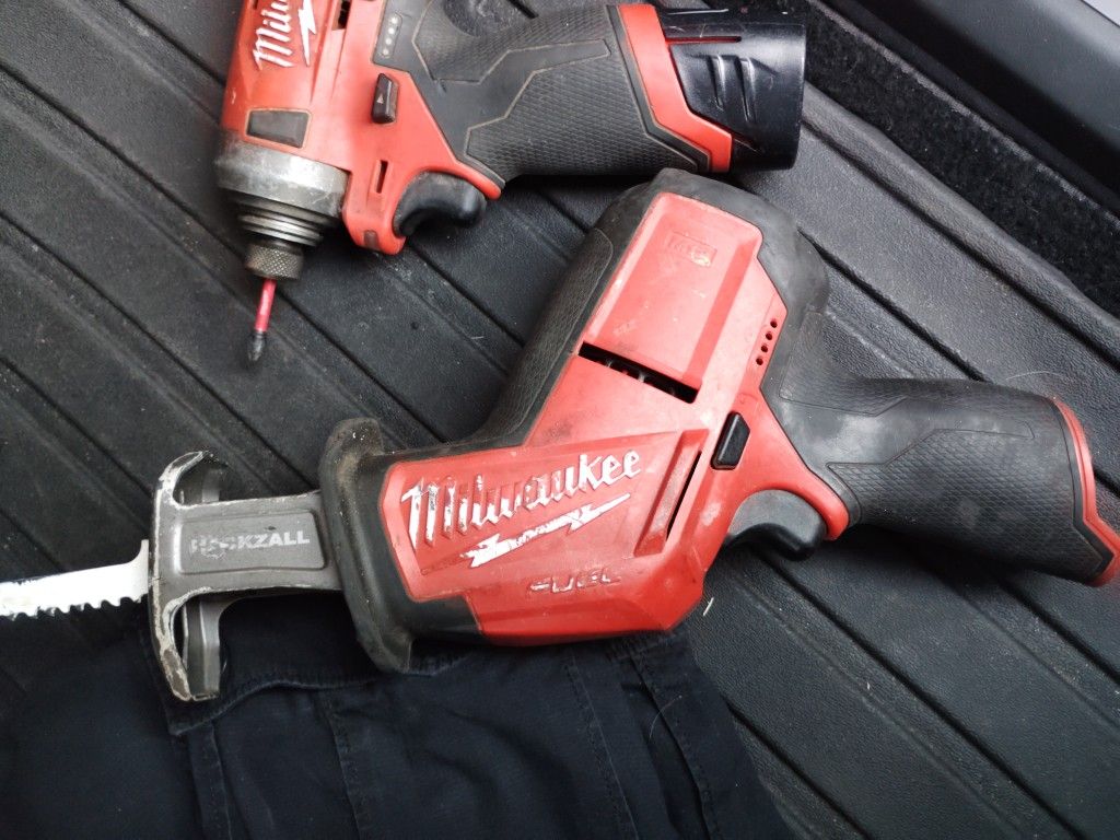 Milwaukee 12 V.