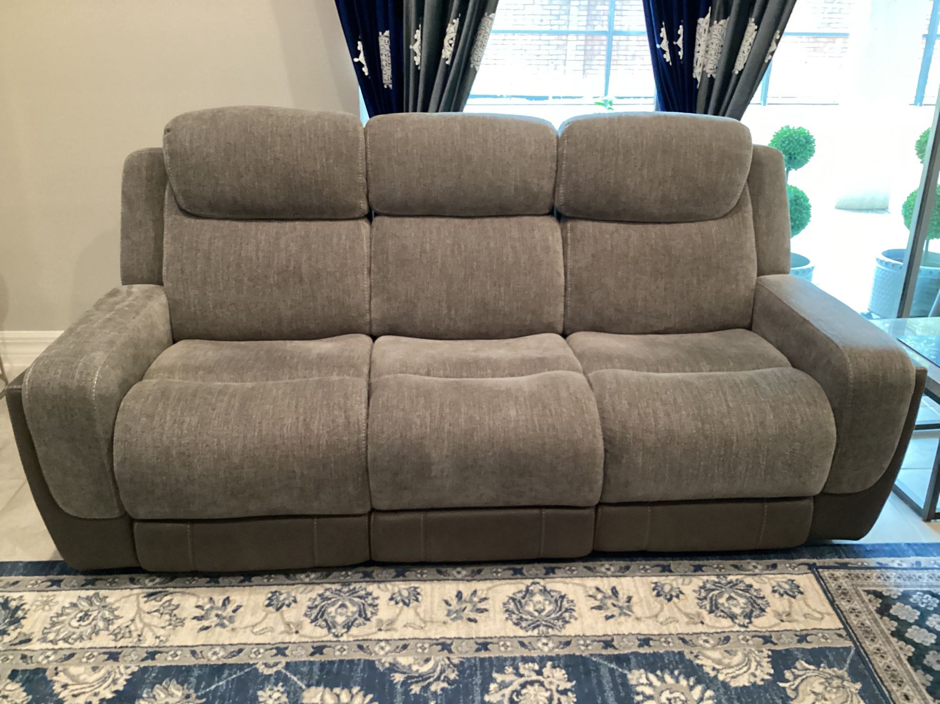 2 Sofas Manual Recliners And One Sofa Recliner Electric 