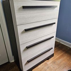 Brand New Box B8162 4 Drawer Chest Special