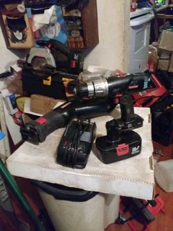 CRAFTSMAN 19.2 VOLT SAWZALL & 1/2 DRIVE 2 SPEED DRILL WITH BUILT IN LEVEL & CHARGER & 1 BATTERY ALL WORK GREAT