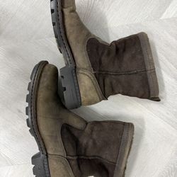 Winter Ugg Boots.  Size 8