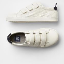 Boy Gap sneakers size 4 Velcro white