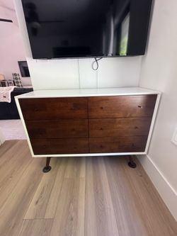 MID CENTURY MODERN DRESSER