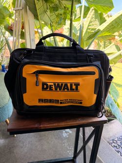DeWalt 16" Hybrid Tool Bag
