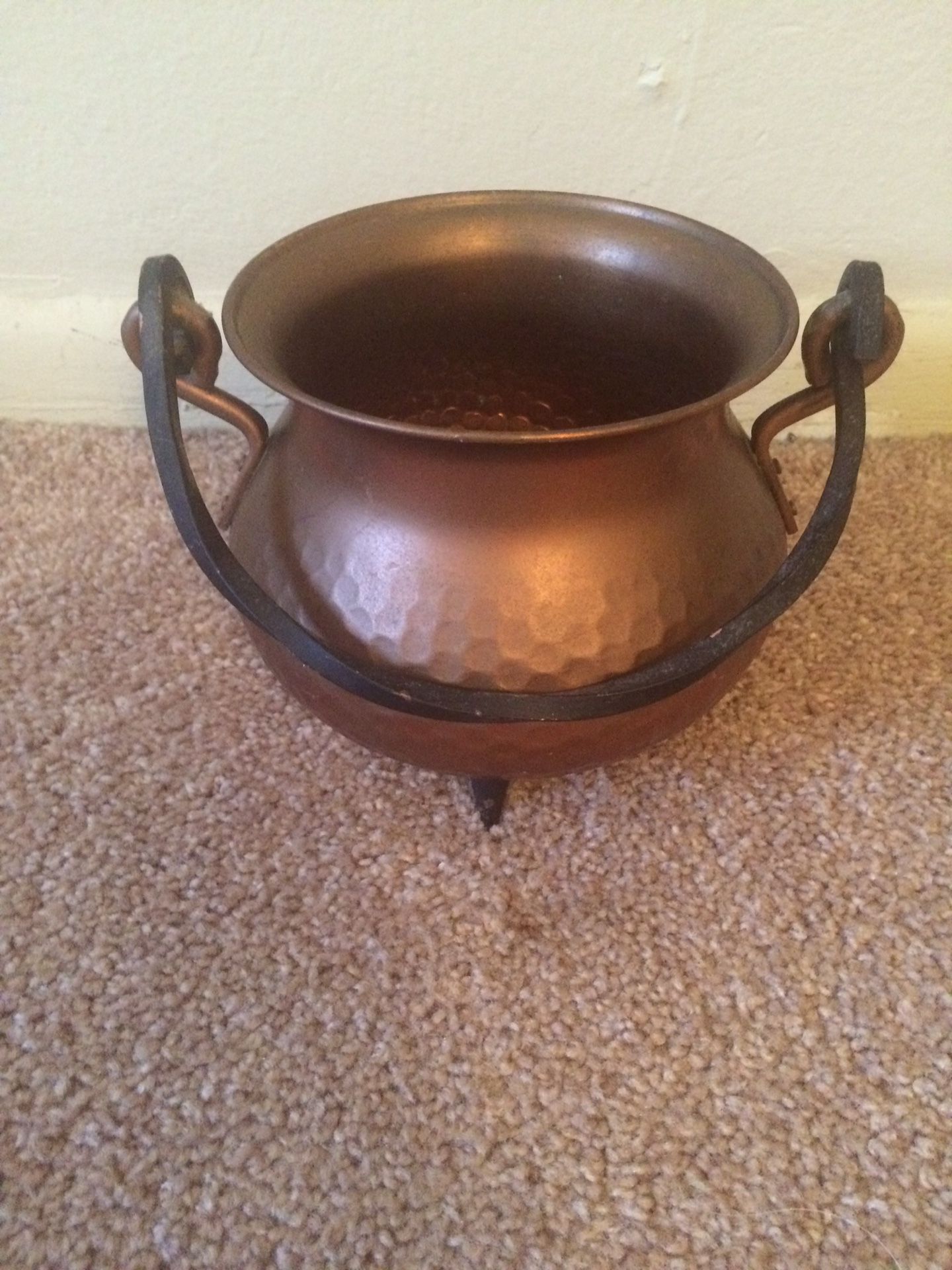 Medium size copper pot