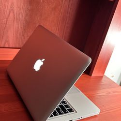 Apple MacBook Pro 13” 8GB RAM 256GB SSD I5 macOS 15.1 Sequoia $140